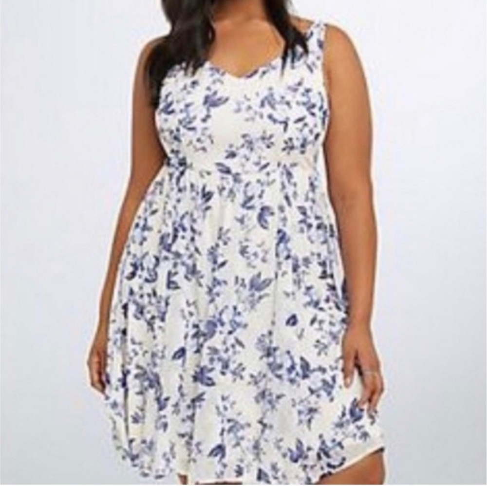 Stunning white and blue floral Torrid dress 2x
